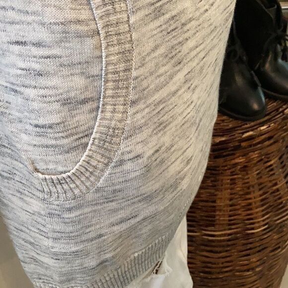 Dakini NWOT szXS heathered grey LS hoodie w/ front pockets & thumb hole sleeves - Picture 4 of 13